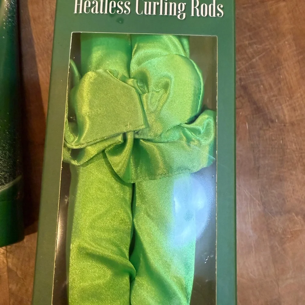 WICKED Green Heatless Curling Rods Set Witch Hair Brush Watermelon Lotion NEW - Picture 8 of 16